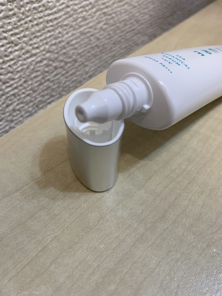 モアナチュレ　シーボタニカル美容液＋UV 容器（チューブ先端）