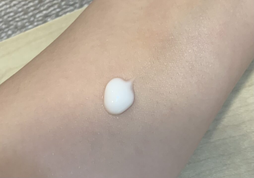 モアナチュレ　シーボタニカル美容液＋UV 　テクスチャーイメージ