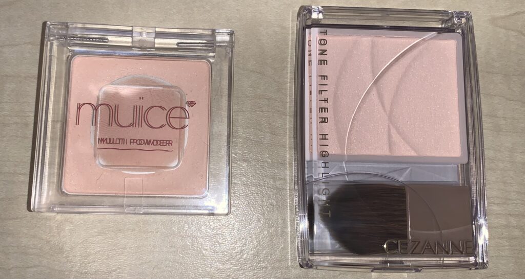 ミュアイススポットメンテパウダーとセザンヌトーンフィルターハイライト比較(パッケージ)