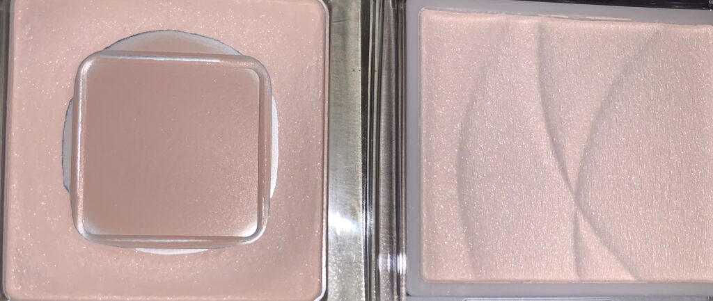 ミュアイススポットメンテパウダーとセザンヌトーンフィルターハイライト比較(パウダーアップ)