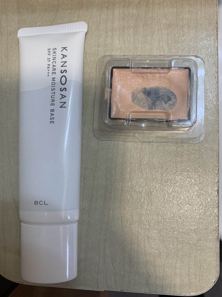 ミュアイススポットメンテパウダーとセザンヌトーンフィルターハイライト比較前に使用ベースアイテム